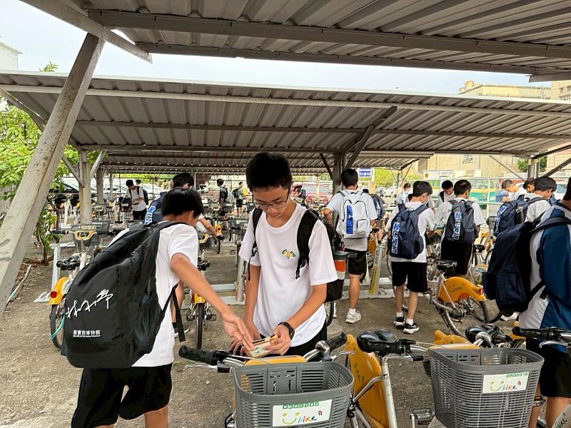 學生放學租借。