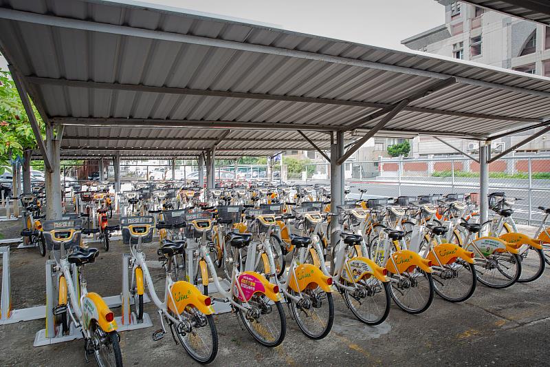 新竹高中YouBike站增設152柱停車柱。