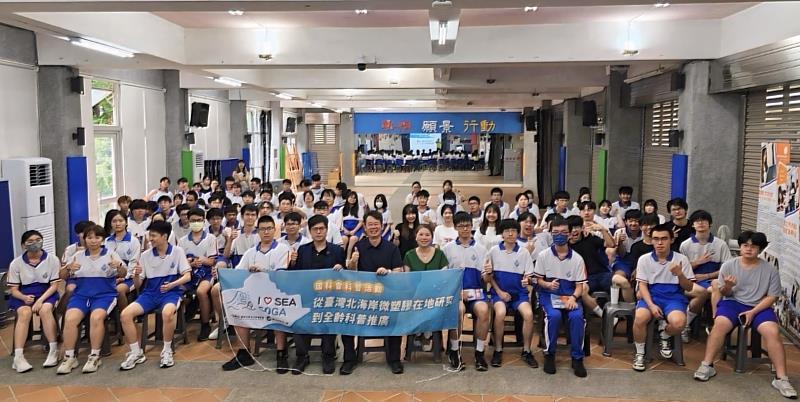 首場大師講座已於9月12日於暖暖高中舉行，校長單益章及師生熱情參與