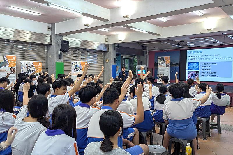 首場大師講座已於9月12日於暖暖高中舉行，獲得學生熱烈迴響