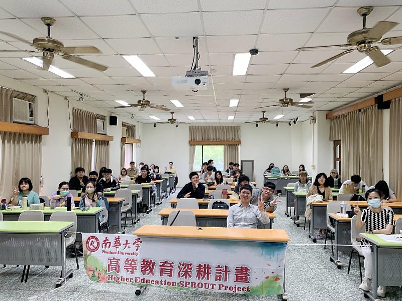 南華大學跨領域課程推動數位公民行動，邀請嘉義市議員王浩演講，與大學生談「關心政治（政策）、才不會被糟糕的政治（政策）統治！」