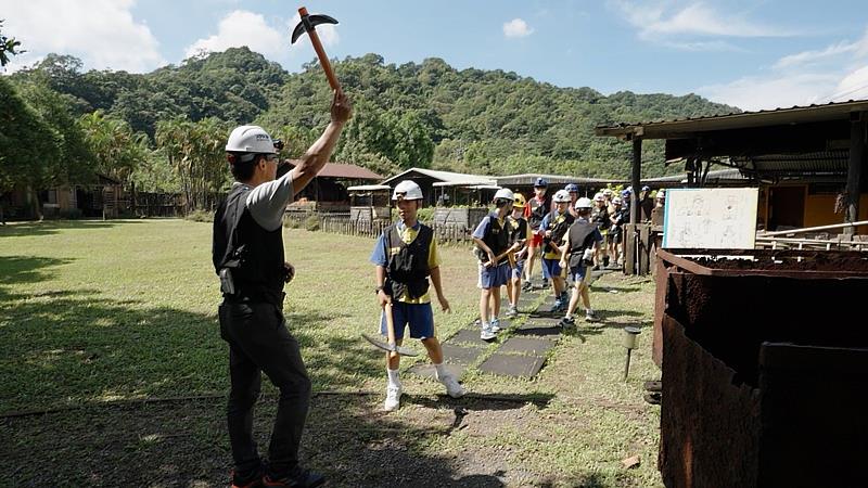 新北市文化局以新登錄之新平溪煤礦歷史建築群為基地，與新平溪煤礦博物園區合作，舉辦小小礦工體驗營。