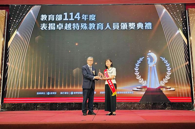 新竹市東門國小劉菁華老師獲選教育部卓越特殊教育人員。