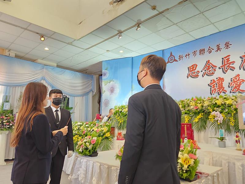 民政處施淑婷處長代表代理市長擔任聯合奠祭主祭官
