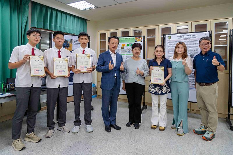 永慶高中學子奪國際獎項 翁章梁頒獎嘉勉