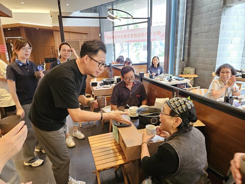 臺中市救國團「教師節感恩聯誼餐會」 90位教師齊聚共慶佳節