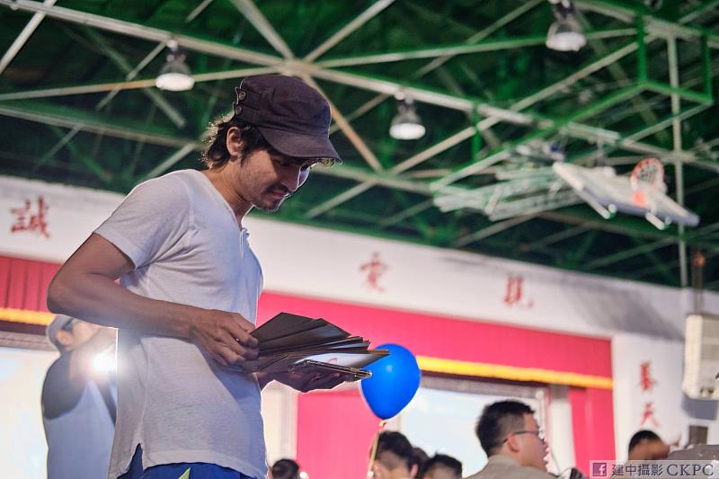 得勝者文教數學科老師陳建州過去曾在建中任教多年。