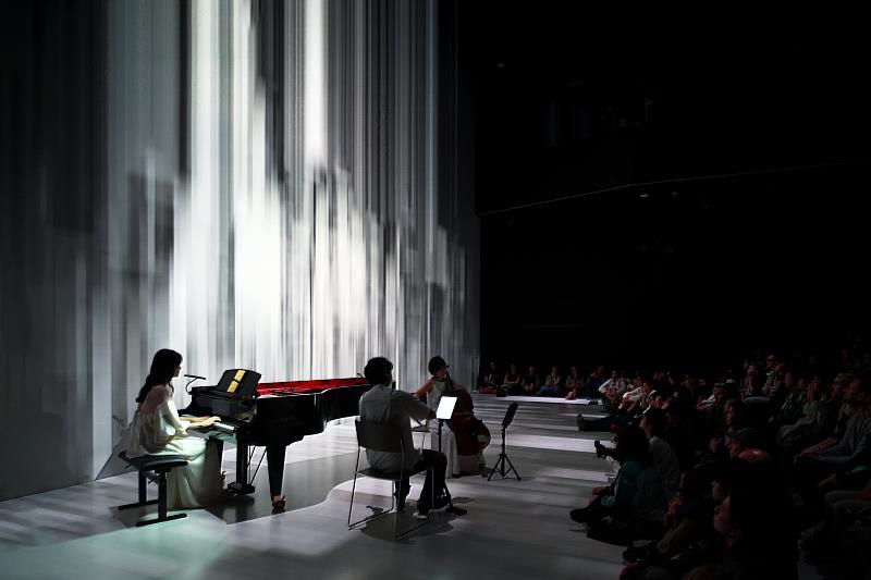 數位藝術團隊「叁式 ULTRACOMBOS」與自然系當代室內樂團Cicada合作，共同製作音像作品《DRIFT IN TIME》，9月初於全球指標性的「林茲電子藝術節（Ars Electronica Festival）」首演。（圖／叁式Ultra Combos提供）