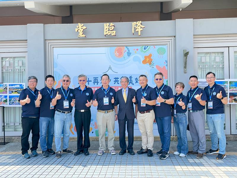陳詩銘秘書長（左2）計劃號召72級同學重返校園舉辦畢業40週年同學會，發揚母校所傳承的3F精神。