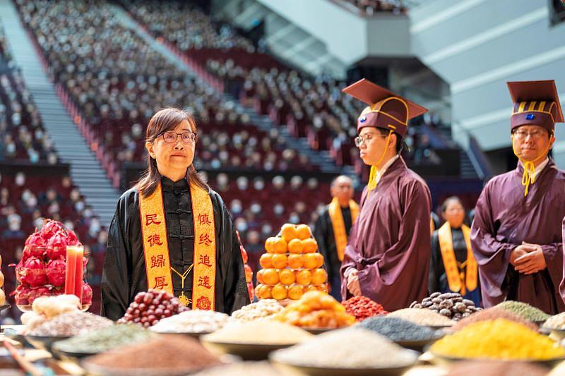 ▲台北市副市長林奕華擔任主祭官參與祭祖儀典,表達對傳統文化的敬意與對國泰民安的祝福