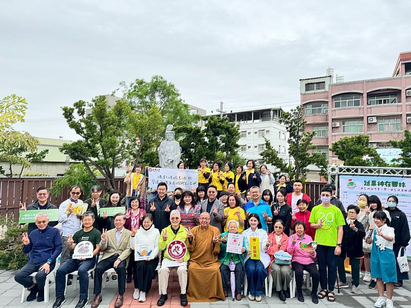 南華大學USR攜手雲林,展現永續行動力,圖為2025雲林慢食地球市集,讓更多優質農產與小農故事被看見。