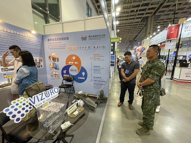 2025台北國際航太暨國防工業展,今(18)日起在南港展覽館登場,國立高雄科技大學產學處規劃參展,其中一件國機國造的相關部件「航太起落架鍛件與發動機用鍛件」,由機電系楊俊彬教授團隊主導,成功突破國內金屬鍛件製造的技術瓶頸。