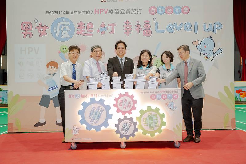 邱代理市長與李醫師一同宣告明(19)正式於21所國中巡迴開打。