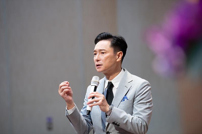 謝祖武分享自身照護失智症患者經歷,溫馨動人。