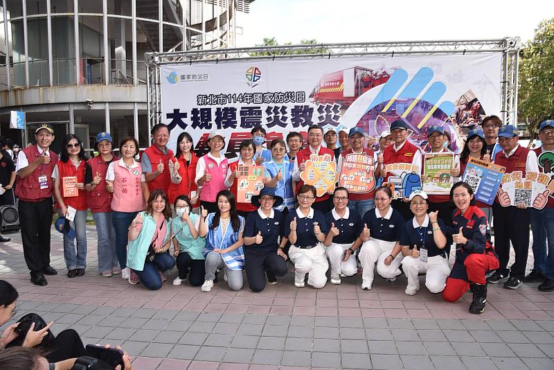 參演人員與院長及市長大合照