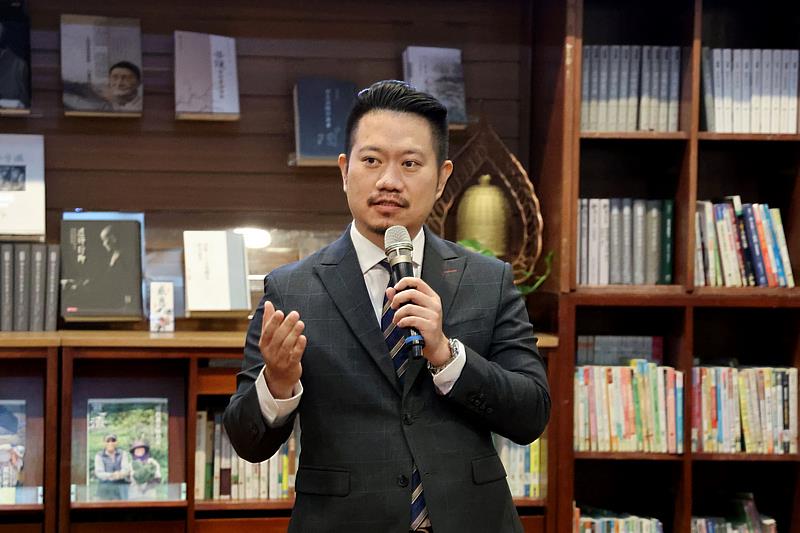 BSI英國標準協會副協理林應祥肯定花蓮慈濟醫院在節能減碳以及醫療永續上的成績堪稱典範,也期許帶動東部相關機構企業都能達到淨零碳排的目標。(攝影/陳安俞)
