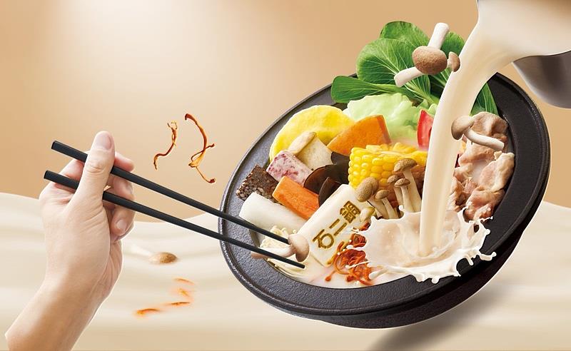 「石二鍋」期間限定的「蟲草菌菇鍋」，以雞湯為基底，加入黃金蟲草與鴻喜菇，打造濃郁醇香的溫潤湯頭。