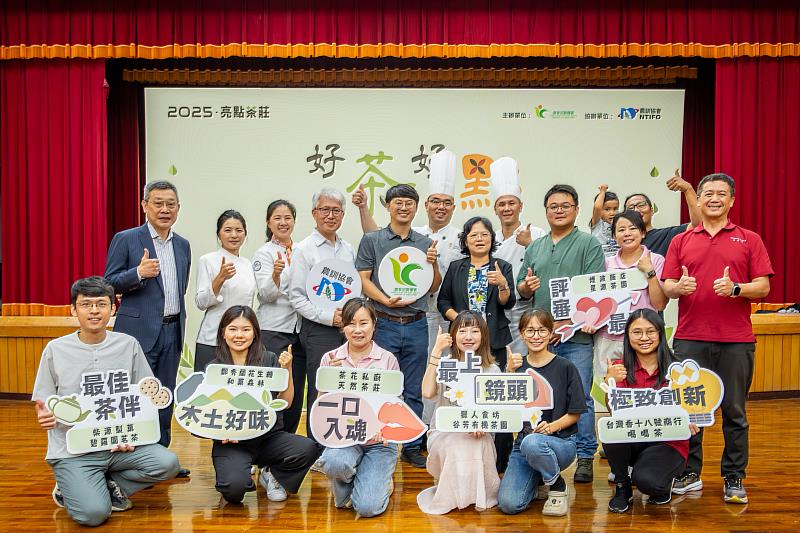 獲獎業者與評審團隊合影