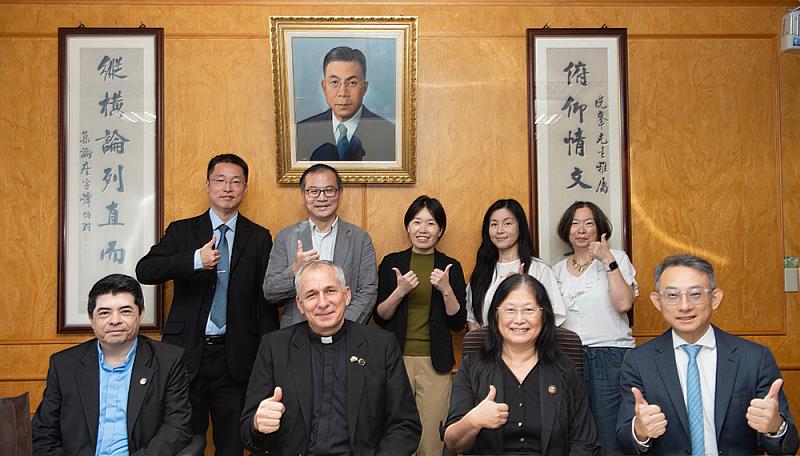 文化大學與巴拉圭天主教大學代表團合影。
