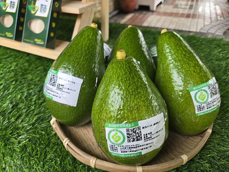 「酪梨三冠王」沈世政攜手嘉義大學推出創新冰品，酪梨牛奶雪花冰獲好評