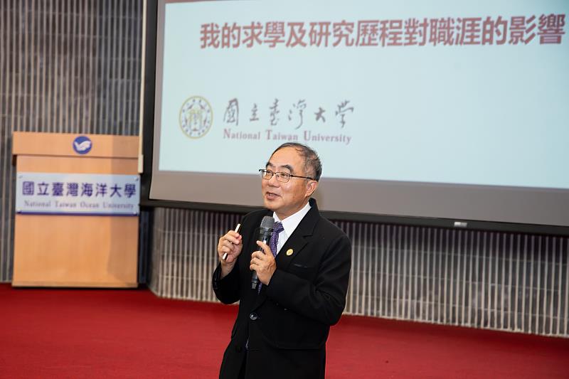 陳文章校長鼓勵學子面對艱難環境更要相信自己，勇於挑戰夢想