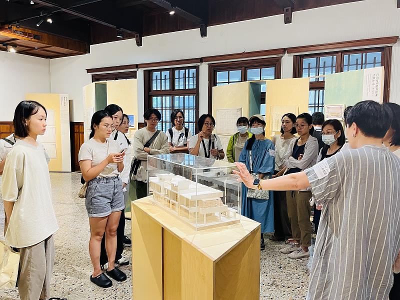 「王秀蓮建築展：未有地圖的人生」 假日限定導覽登場，策展人親自帶路。