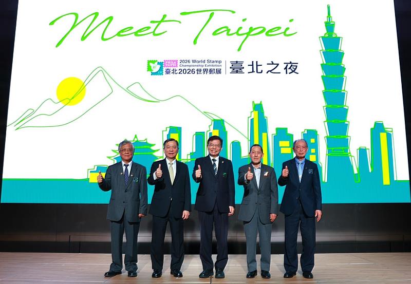 圖說三：由左起中華集郵團體聯合會陳友安榮譽理事長、駐韓國台北代表部丘高偉大使、中華郵政公司王國材董事長、FIP會長 Prakob Chirakiti、中華集郵團體聯合會何沐源理事長，共同比讚合影，展現對「臺北2026世界郵展」的支持與期許。/中華郵政提供