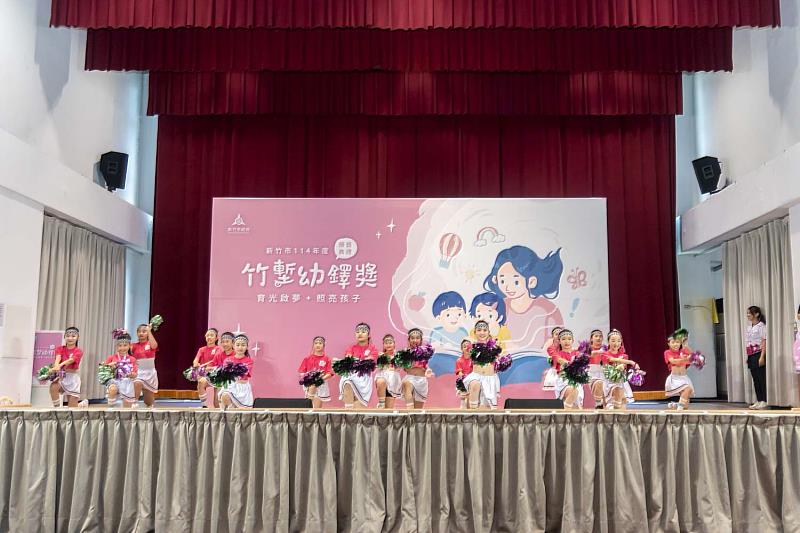 西門國小學生帶來熱鬧開場表演。