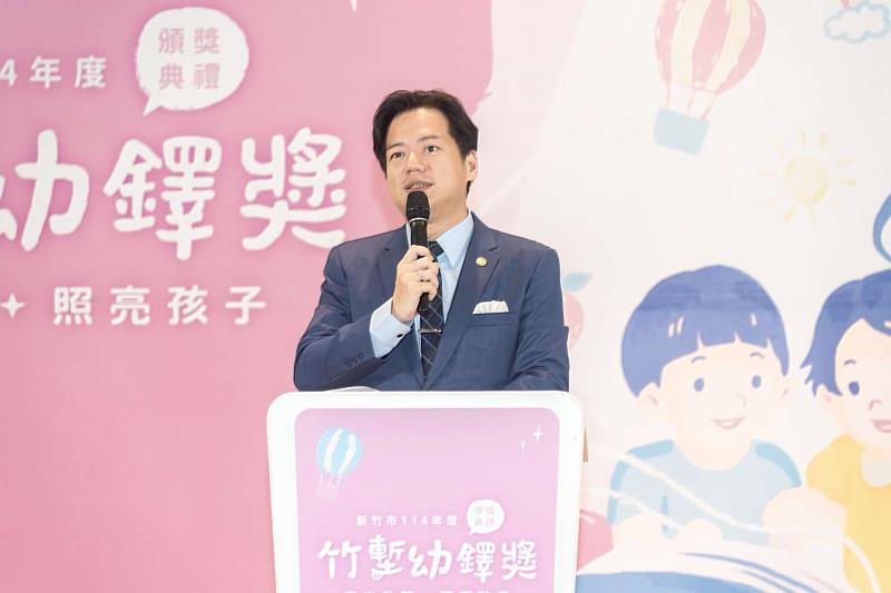代理市長邱臣遠致詞勉勵。
