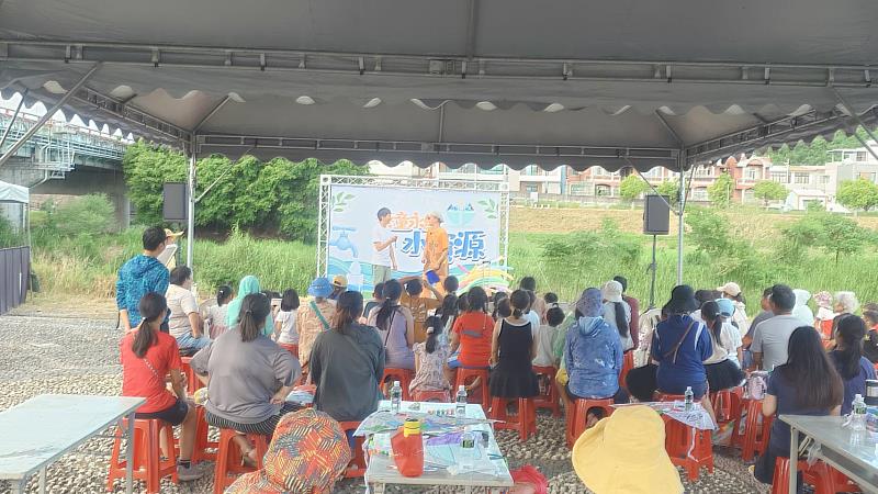 200位親子齊聚台東太平溪 創意風箏飛揚守護河岸