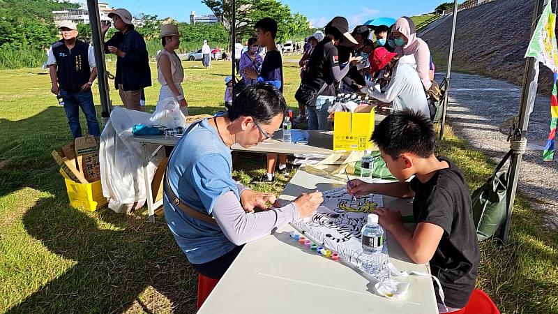 200位親子齊聚台東太平溪 創意風箏飛揚守護河岸