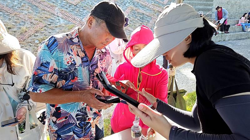 200位親子齊聚台東太平溪 創意風箏飛揚守護河岸