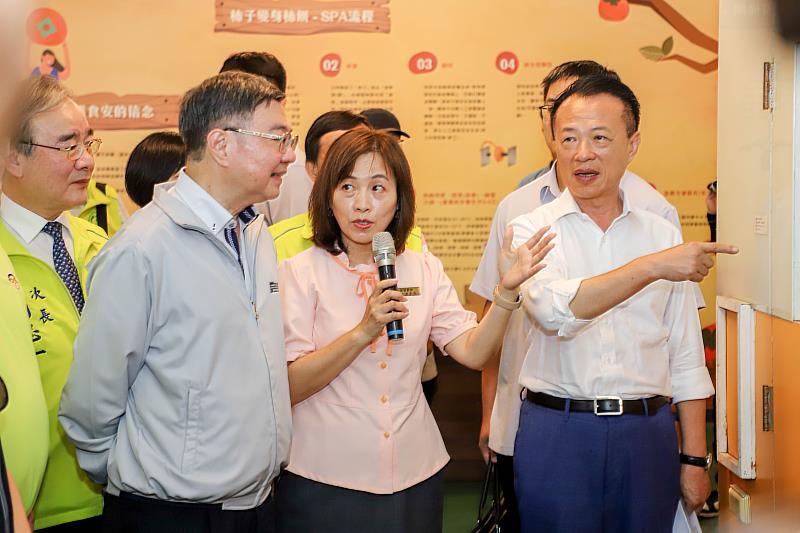 卓榮泰院長視察嘉義番路鄉農會，中央地方合力推動柿子產業升級-1