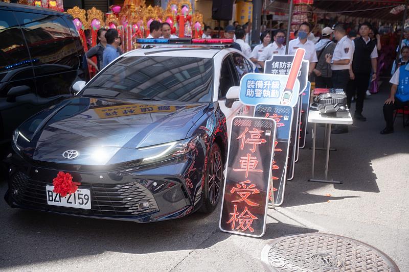 東寧宮捐贈警察局警車