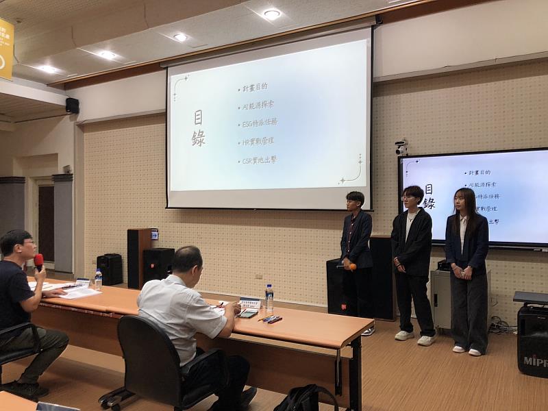 學生代表自信簡報 接受評審提問及評講（二）