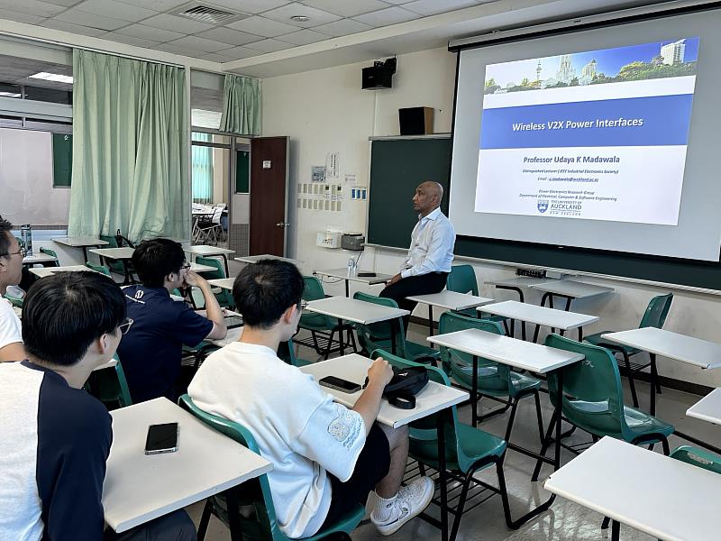 今年泰達國際生碩士學位學程計畫共錄取來自泰國朱拉隆功大學、清邁大學及國王科技大學等知名學府的18位學生，分別就讀臺科大能源永續科技及人工智慧跨領域研究所，藉由全英語課程與國際化研究環境，在台灣不斷累積專業實力與跨文化合作經驗。
