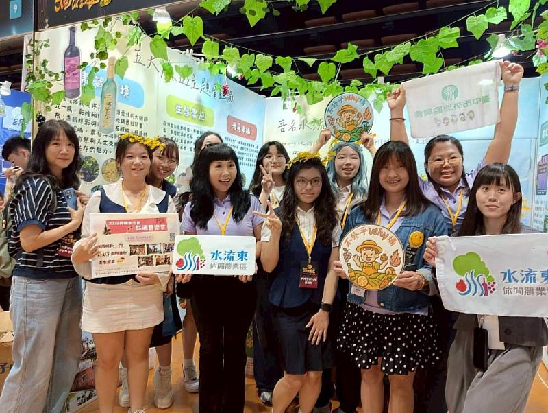 國立臺中教育大學「不外乎Why埔」團隊師生合影