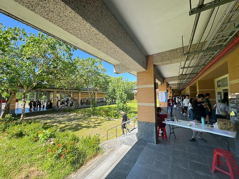 大學部新生健檢排隊流暢情況。