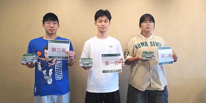 文化大學建築系舉辦大成館微型積木比賽,展現學生凝聚力。大一新鮮人林倢伸奪下冠軍;大二黃怡靜第二名;大五陳旻礽獲第三名。