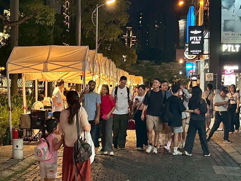 「竹風好市集」護城河畔營造夜晚Chill氛圍