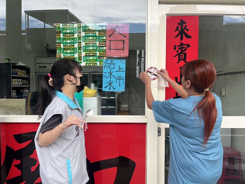 實習生至檳榔攤進行青春專案宣導