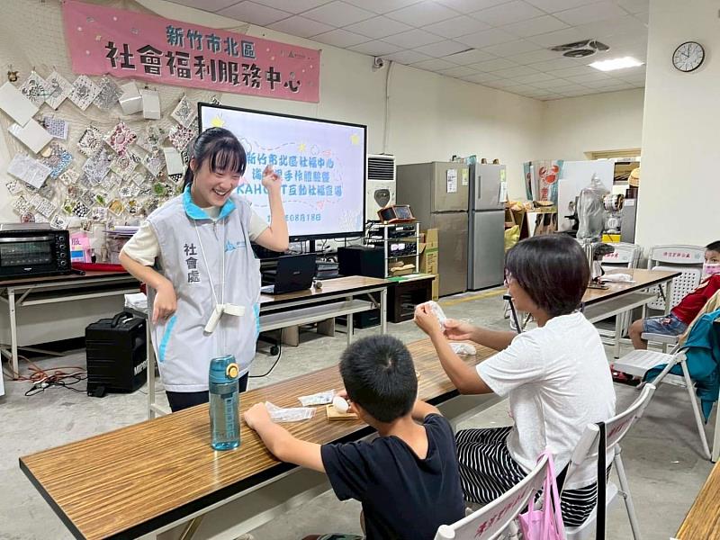 實習生至海濱里進行社福宣導
