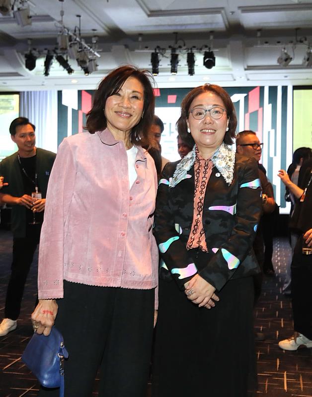 奧斯卡金像獎主辦單位美國影藝學院前任主席楊燕子(左)特別出席「臺灣之夜」。