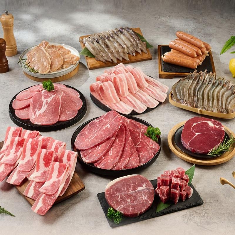 100盎司重磅燒肉組總重近3公斤、2,000元有找，多達11款肉品可供6人開烤。