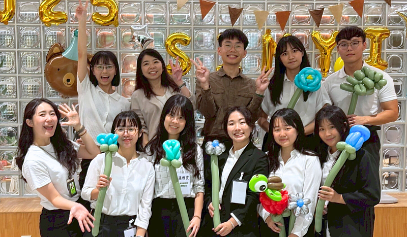 信義房屋幕僚實習生主要在總公司幕僚部門學習,有專屬職場教練及學長姐,也能實際參與體驗部門職場運作日常。