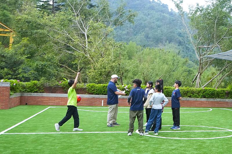中信國際學校臺北校區於新店擁有萬坪森林校園，校園內建置完整K-12學制，讓孩子在自然的森林校園環境中盡情學習與探索。（圖/中信國際學校提供）