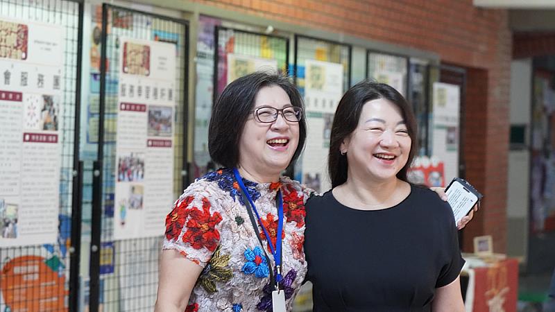 師大林玫君學務長（左）、文化李亦君學務長（右）合影。