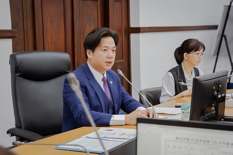 代理市長邱臣遠致詞。