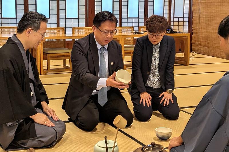 農業部黃昭欽次長賞析茶道茶具