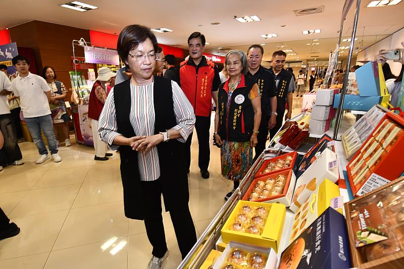 縣長巡視百大商品